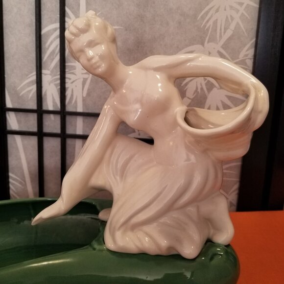 Vintage MCM HAEGER Woman in a Meadow w/ Basket Double Planter - Picture 2 of 5